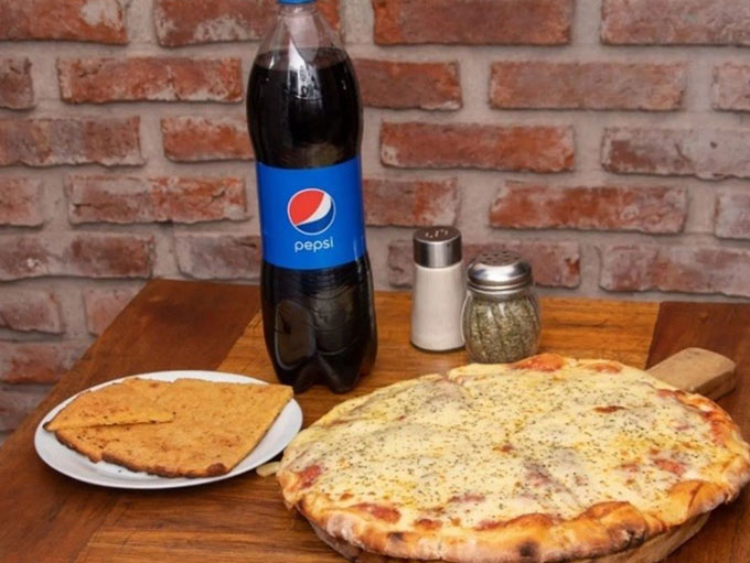 La Salsa — pizza y bebida